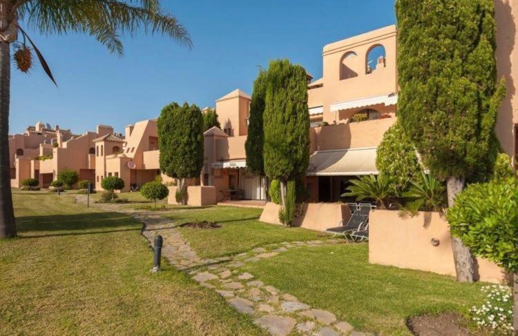 La Cartuja Del Golf Apartment Estepona Exterior photo